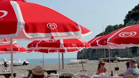 Beer, ducky's cafe on beach through umbrellas 스톡 동영상 138069097