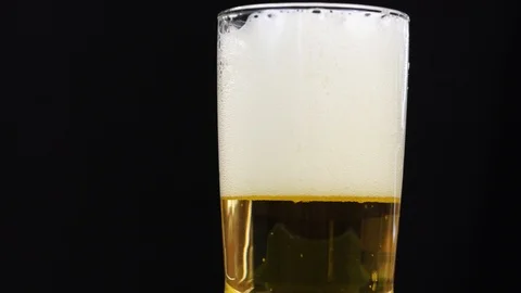 Beer in a glass Vidéo 96385825