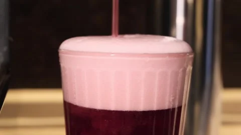 Beer making cocktails at the bar Stock-Footage 171076053