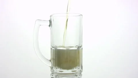 Beer in a mug 動画素材 106466689
