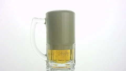 Beer in a mug Видео 106466693