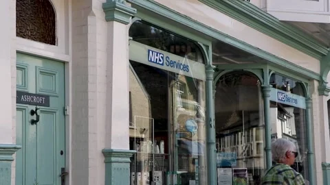 Beer, nhs shop front 库存影片 138071043