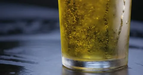 BEER POUR 4K Vídeos de archivo 11216476