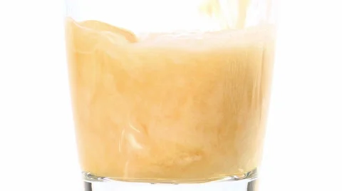 Beer pouring in slow motion 動画素材 34653241