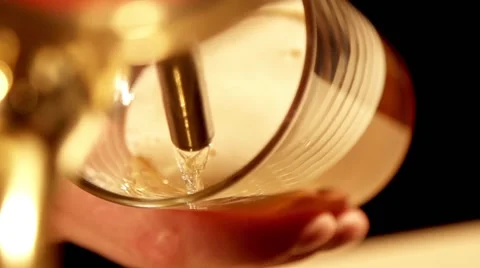 Beer pouring in slow motion Video stock 67858617