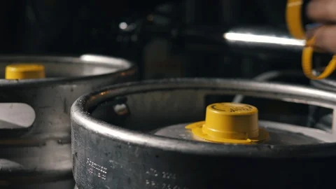 Beer production and brewing process Video stock 95119332