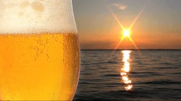 Beer with sunset Vidéo 85685863