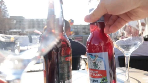 Beer/Cider, Artistic shot, pull focus, bar Stock Footage 102623355