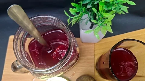 Beet root and lemon juice : Refreshing beetroot and lemon juice Stock Footage 317479327