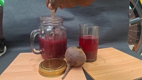 Beet root and lemon juice : Refreshing beetroot and lemon juice Stock Footage 317503409
