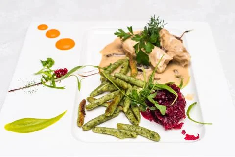 Beet salad with chicken meat Foto stock