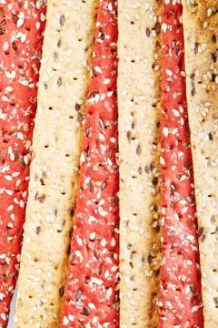 Beetroot and rye flour crackers with vegetables for making snacks on a wooden Foto stock