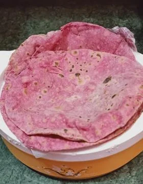 Beetroot chapati simple  regular meal in india Stock Photos