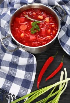 Beetroot red soup with white bean Foto stock