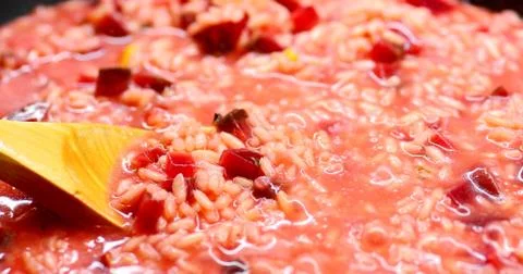 Beetroot Risotto in Pan Close-up 库存照片