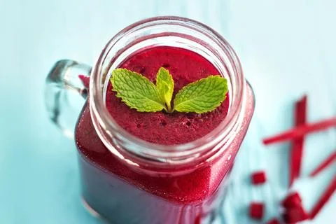 Beetroot smoothie with mint herb on blue wooden background Foto stock