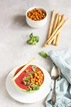 Beetroot soup with mint, coconut milk and baked chickpeas. Foto stock