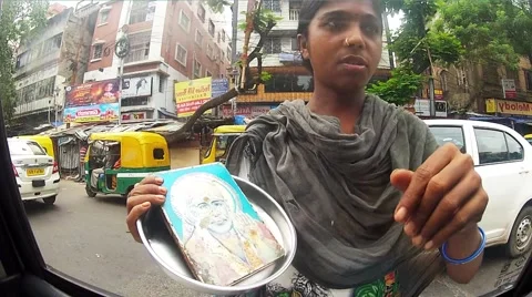 Beggars in India 動画素材 68573369