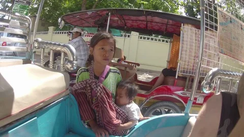 Begging child in Cambodia Stockbeeldmateriaal 83266916