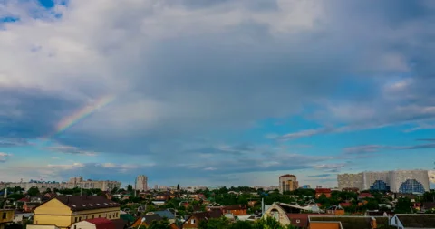 Begin rainbow of the urban landscape Video stock 112612679