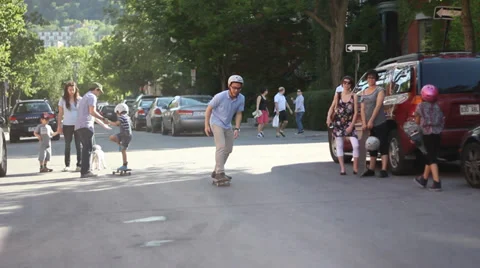 Beginner learning to skate 库存影片 35290653