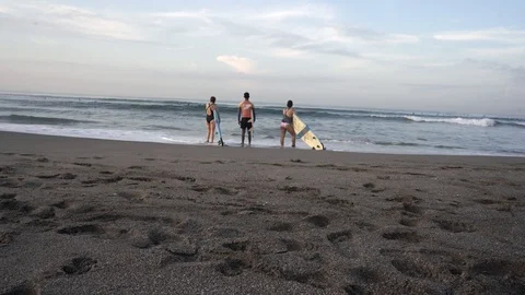 Beginners going to learn to surf Stock Footage 126034013