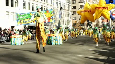 Beginning of Macy's 85th annual parade Stock Footage