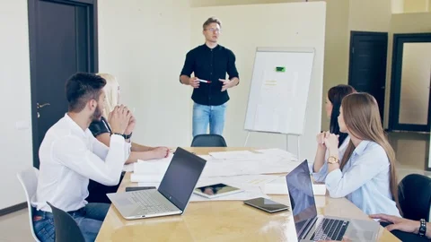 Beginning of the meeting. While the project manager started the discussion Stock Footage 114115341