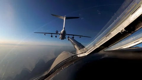 The beginning of refueling in the air Vidéo 119122971