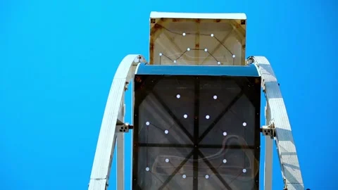 The beginning of the rotation of the ferris wheel Stock Footage 91810308