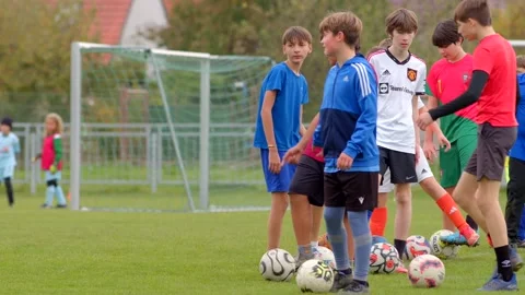 The beginning of the training, children with balls do a cool down Видео 294769814