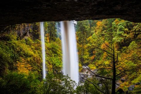 Behind North Falls Cavern, Silver Falls State Park, Oregon Foto stock