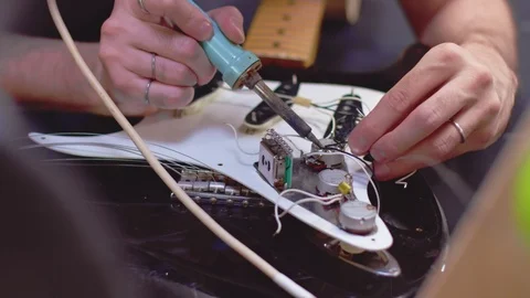 Behind the scenes of guitar making, electrical components Stockbeeldmateriaal 118016488