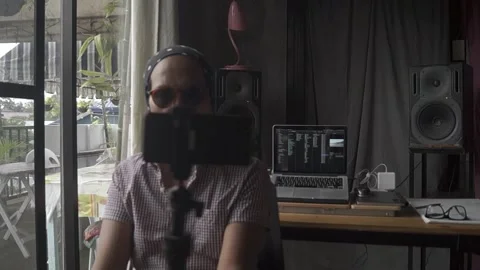 Behind The Scenes of a Vlog 스톡 동영상 243091965