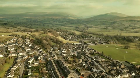 Behold the dramatic allure of the rural Cumbrian countryside through captiv.. Stockbeeldmateriaal 246005897