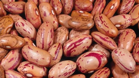 Beige beans legumes. Close-up. Super macro. 4K video. Organic legumes. Stockbeeldmateriaal 140816079