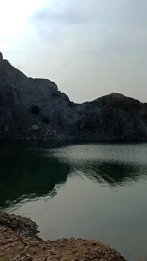 Beige grass against the background of a blue lake. Video stock 272201389