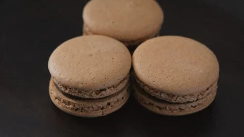 Beige macaroons on a dark plate Video stock 108166416