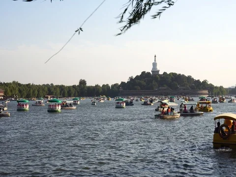 Beijing beihai park at autumn 스톡 동영상 80718495