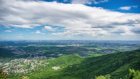 Beijing CBD CITIC Tower and Xijiao Airport from Fragrant Hills Park Vídeo Stock 337057494