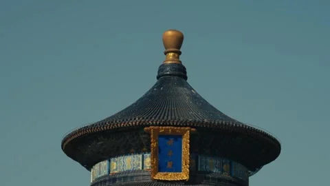 Beijing Temple of Heaven Macro Shot of Golden Finial and Blue Tiled Conical Vídeos de archivo 337025364