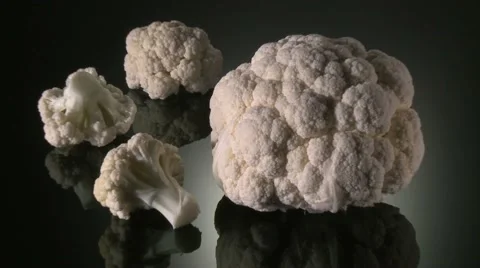  BEING PREPARED  ON A KITCHEN WORKTOPCAULIFLOWER Vidéo 59006660