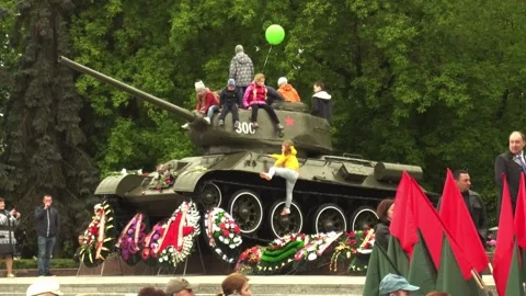 Belarus, Bobruisk - 2019, May 09: Children climb on a T-34 tank on Victory Day Video stock 304958158