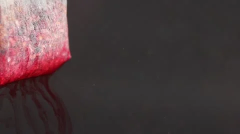 Beleeding tea bag Video stock 9225694