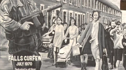 Belfast mural traffic in foreground Stock Footage 890901