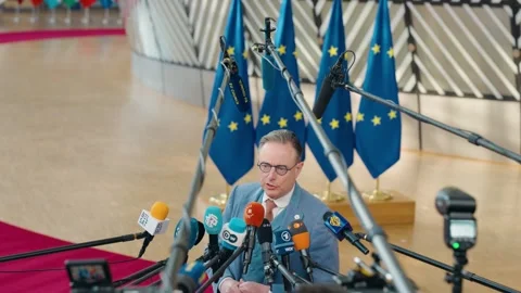 Belgian Prime Minister Bart De Wever talking to the press at the European Stockbeeldmateriaal 335398745