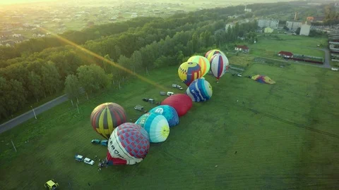 BELGOROD - AUG 4: Balloons fly up in sky with passengers over green field 스톡 동영상 93396511