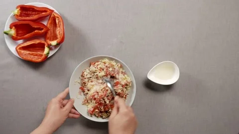 Bell pepper stuffing mixture Vídeo Stock 165265227