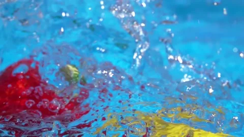 Bell pepper in water Stock-Footage 146627218