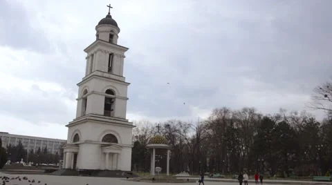 Bell time lapse clouds gloomy and people rush. Stock-Footage 62483748